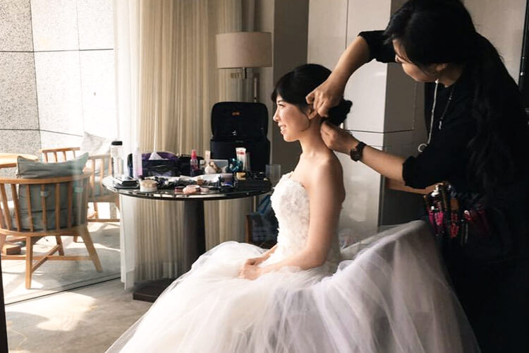 �E�F�f�B���O�w�A���C�N